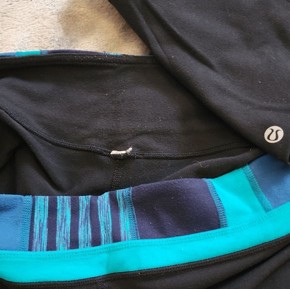 Lululemon leggings 8 Black with Turquiose trim - Picture 9 of 12